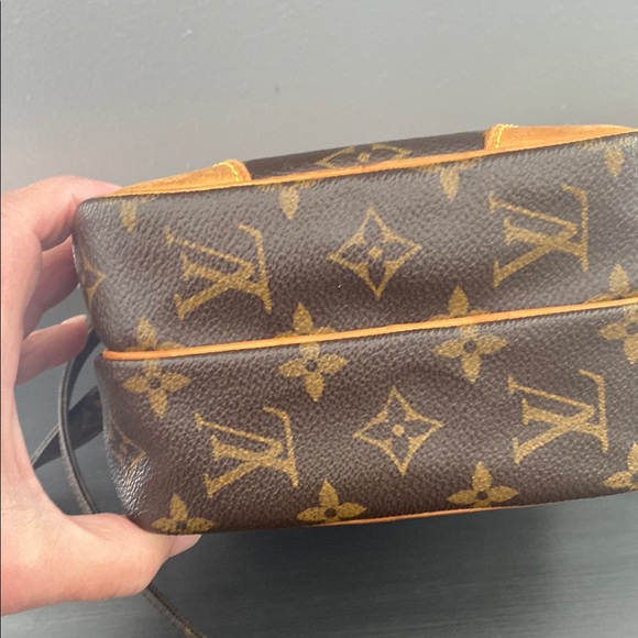 Louis Vuitton Amazon Crossbody Classic Monogram with Dust Bag - Picture 12 of 13